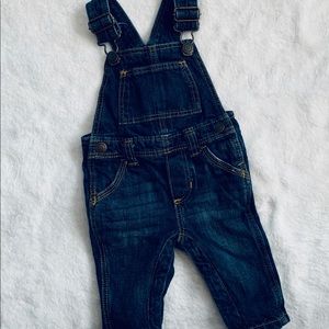 5/$25🛍 Old Navy denim overalls
